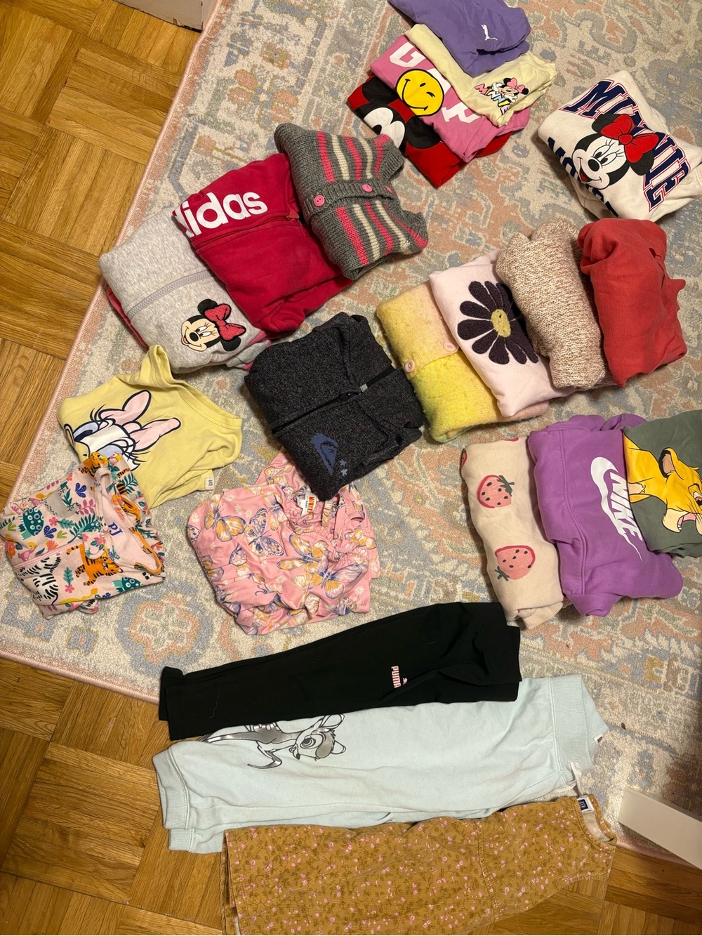 Bundles of 23x clothes 3-4 years Disney, Zara, H&M, Nike ..
